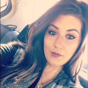 Meet your Posher, Courtney